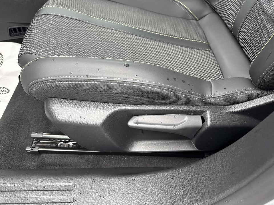 Peugeot e-2008 54 GT 5d