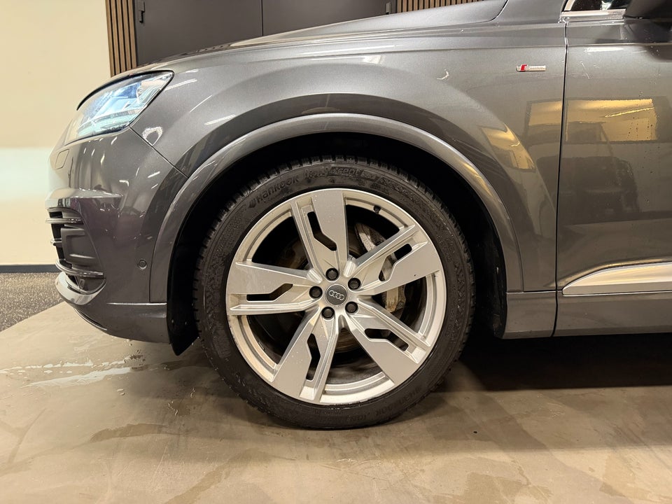 Audi Q7 3,0 TDi 272 S-line quattro Tiptr. 7prs 5d