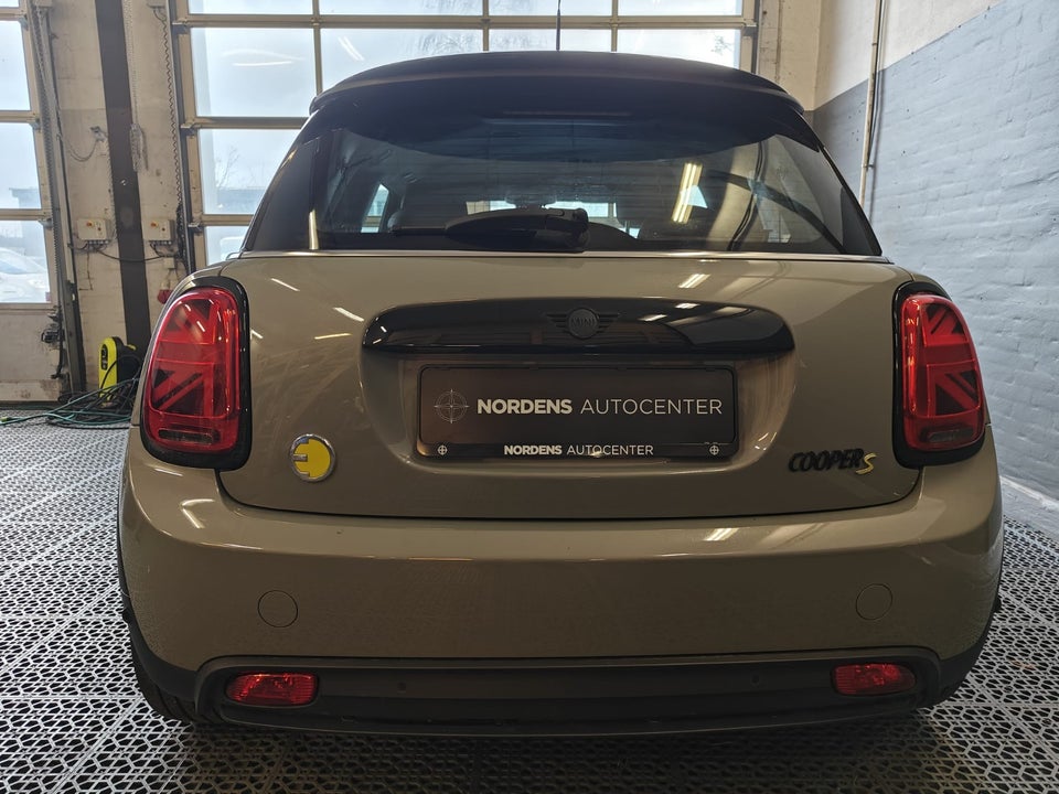 MINI Cooper SE Essential 3d