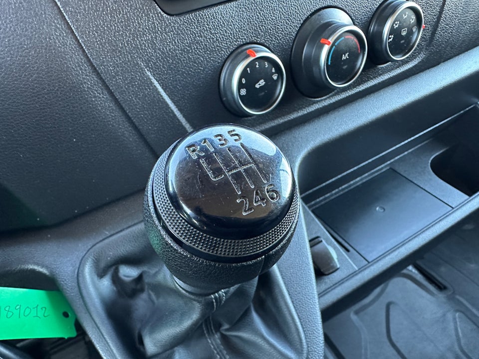 Renault Master IV T33 2,3 dCi 150 L2H2 Kassevogn