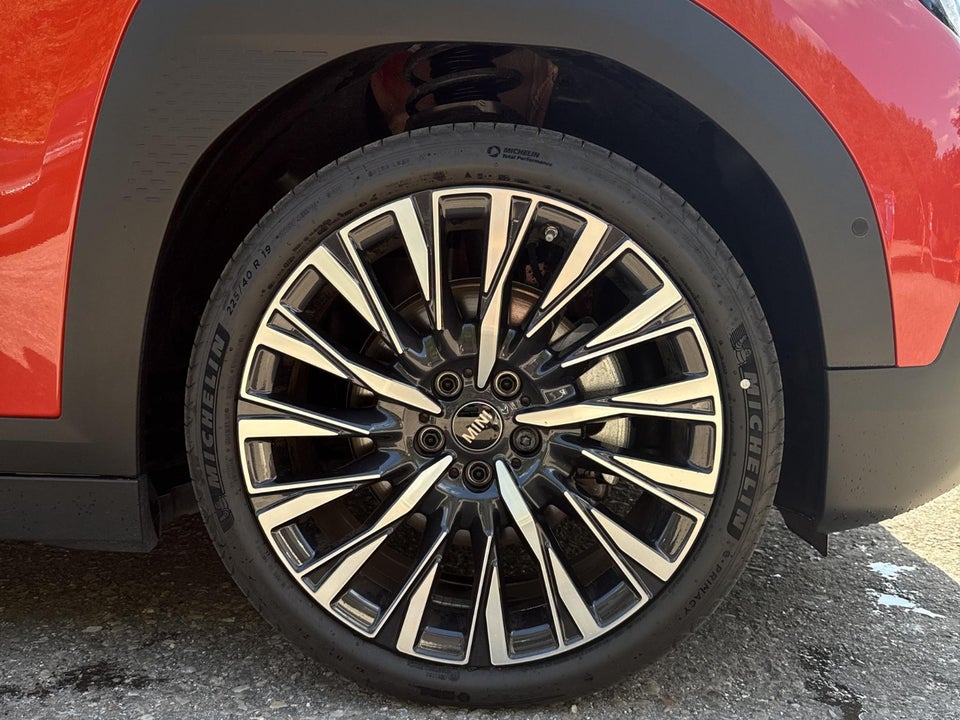 MINI Aceman E Favoured Trim L 5d