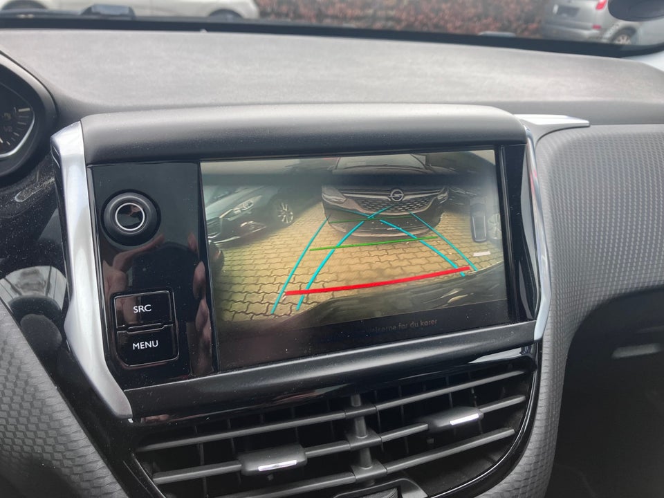 Peugeot 2008 1,2 e-THP 110 Selection Sky 5d