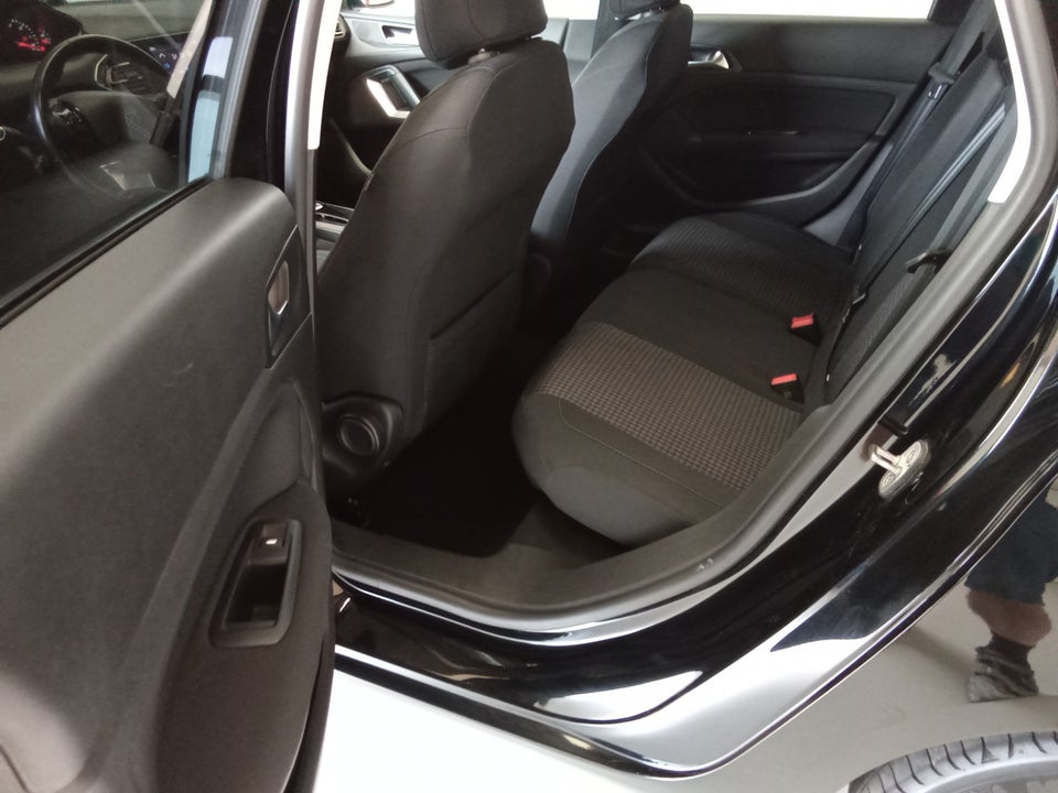 Peugeot 308 1,5 BlueHDi 130 Style SW 5d