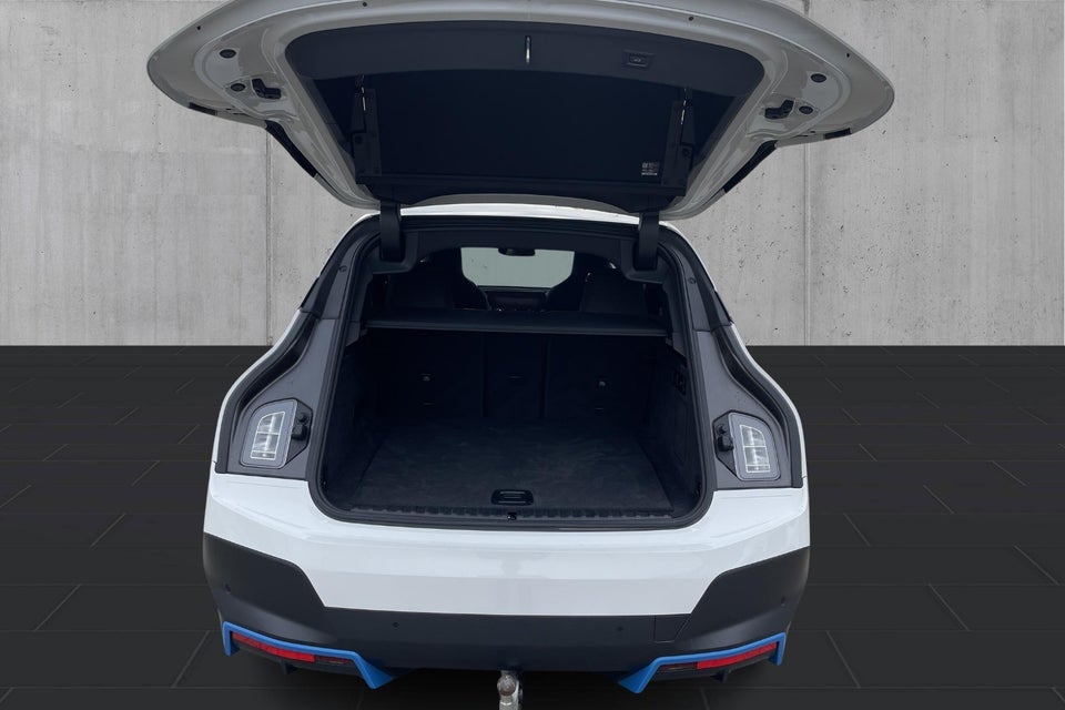 BMW iX xDrive40 Supercharged 5d