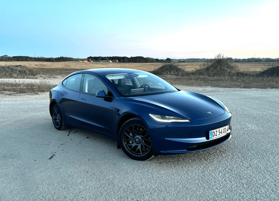 Tesla Model 3 Long Range AWD 4d