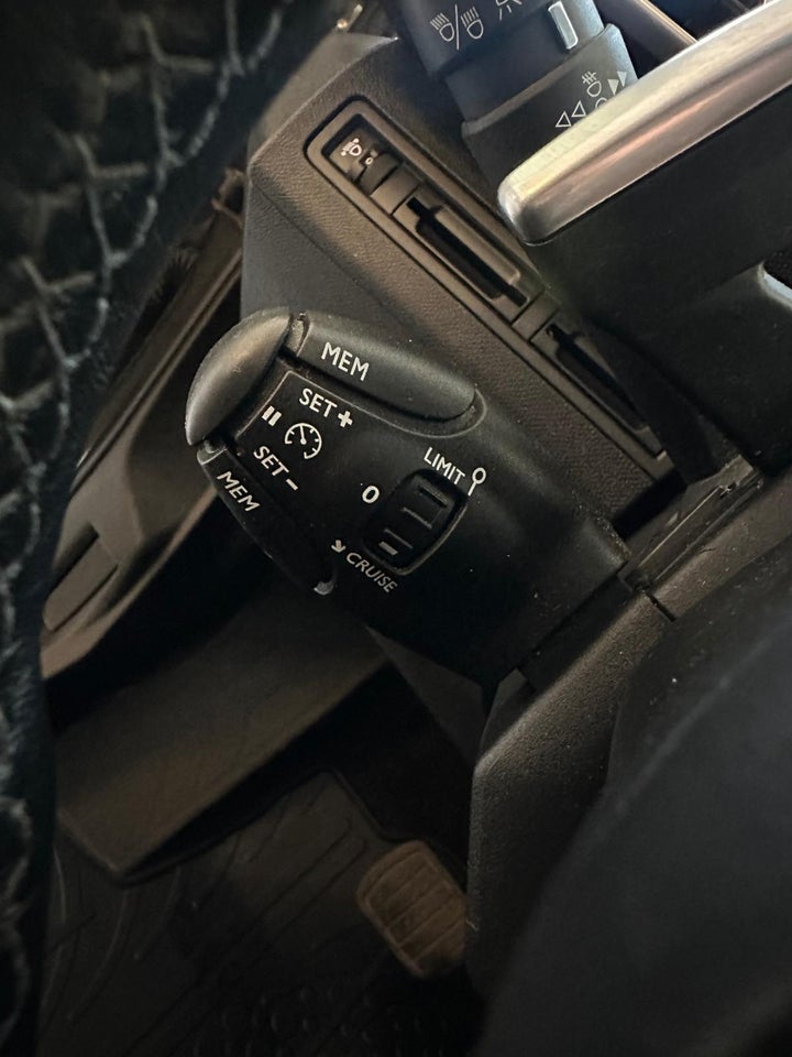 Peugeot 3008 1,6 BlueHDi 120 Allure EAT6 5d