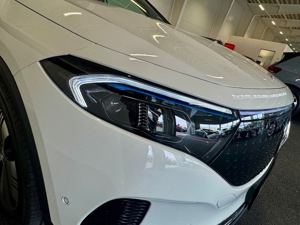Mercedes EQA300 Progressive 4Matic 5d
