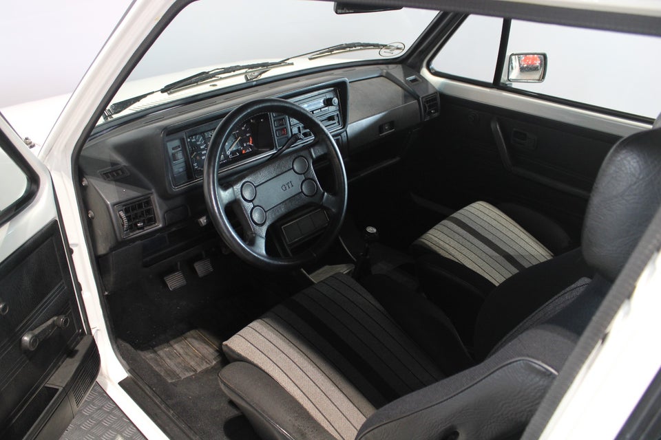 VW Golf I 1,8 GTi Pirelli 3d