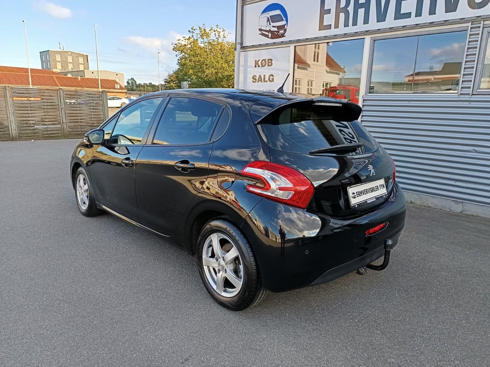 Peugeot 208 1,6 e-HDi 92 Active 5d