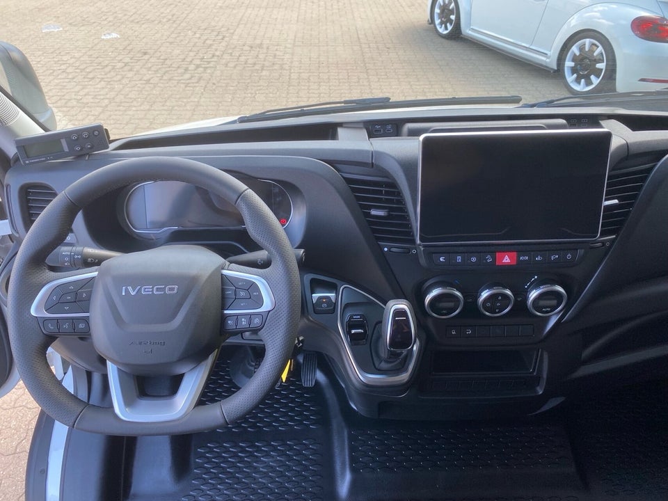 Iveco Daily 3,0 35S18 4100mm Alukasse m/lift AG8