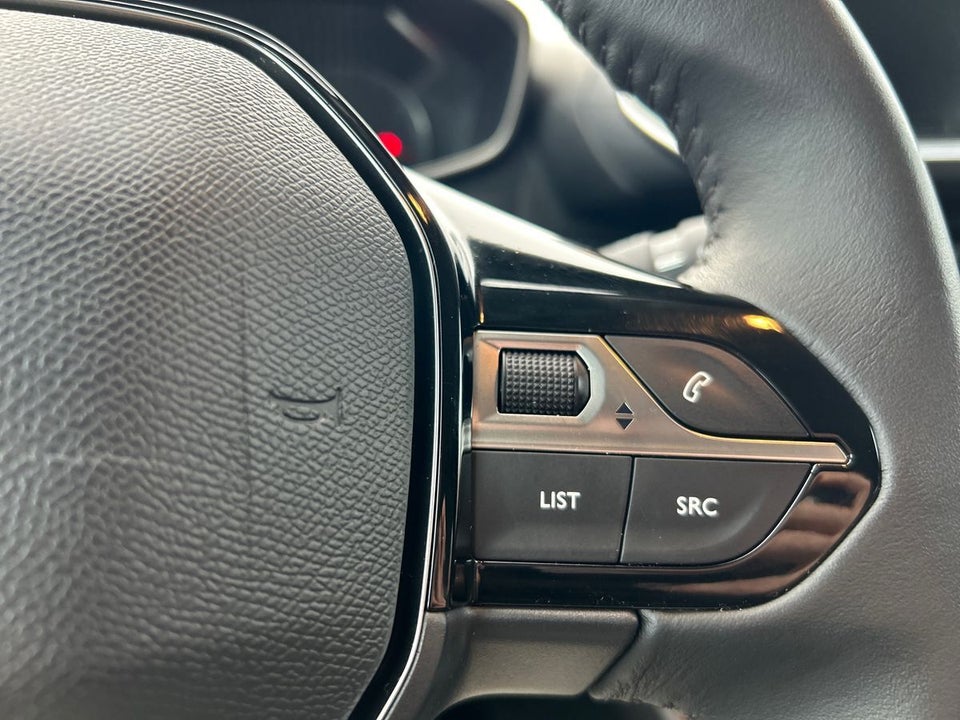 Peugeot 208 1,2 PureTech 100 Allure 5d