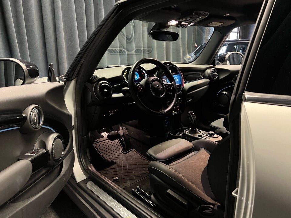 MINI Cooper SE Classic Trim 3d