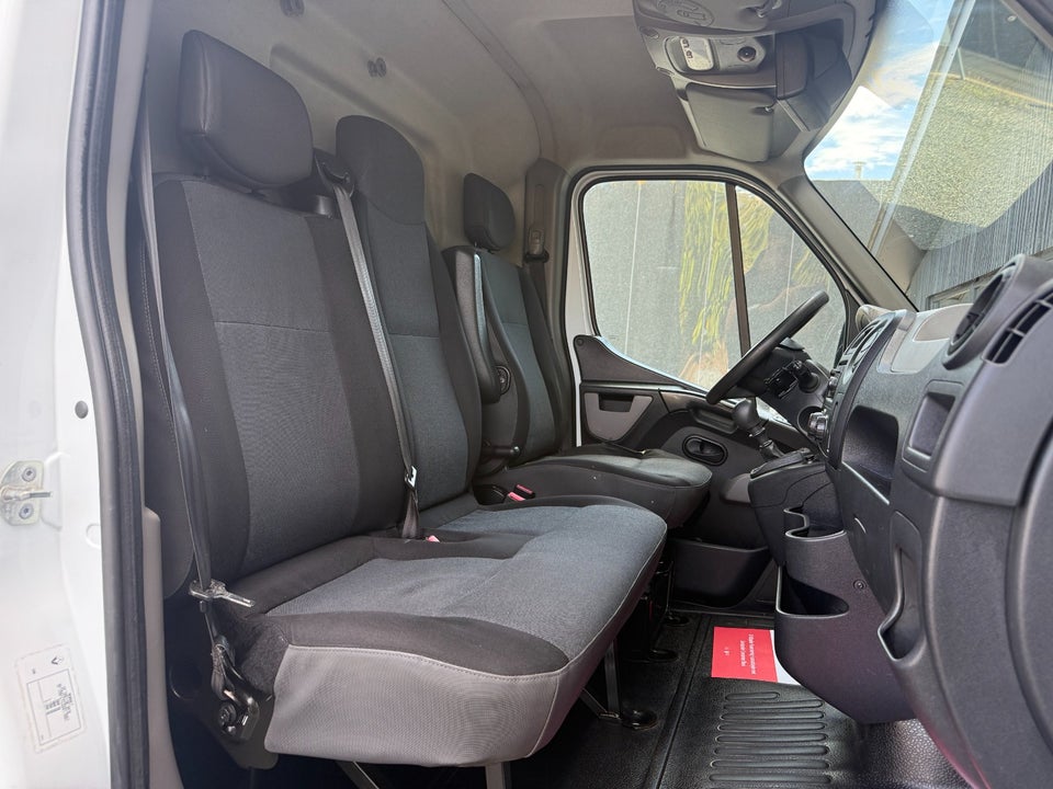 Renault Master III T35 2,3 dCi 135 L2H2 Kassevogn