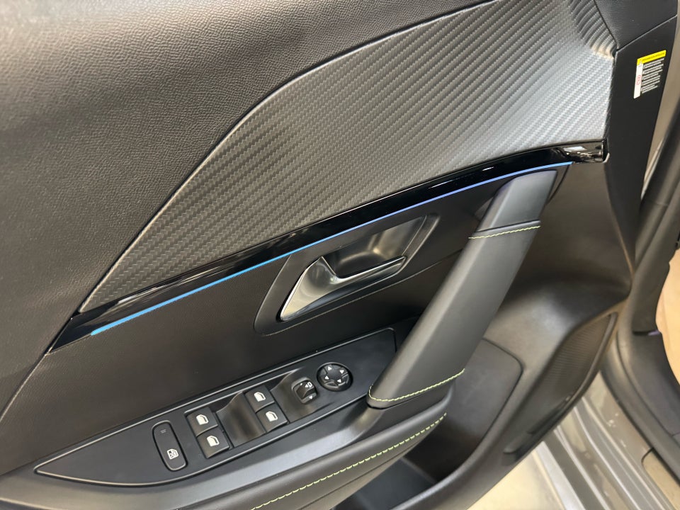 Peugeot e-208 54 GT 5d