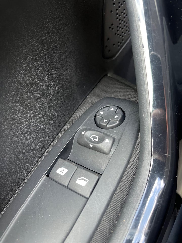 Peugeot 208 1,2 PureTech 82 Signature 5d