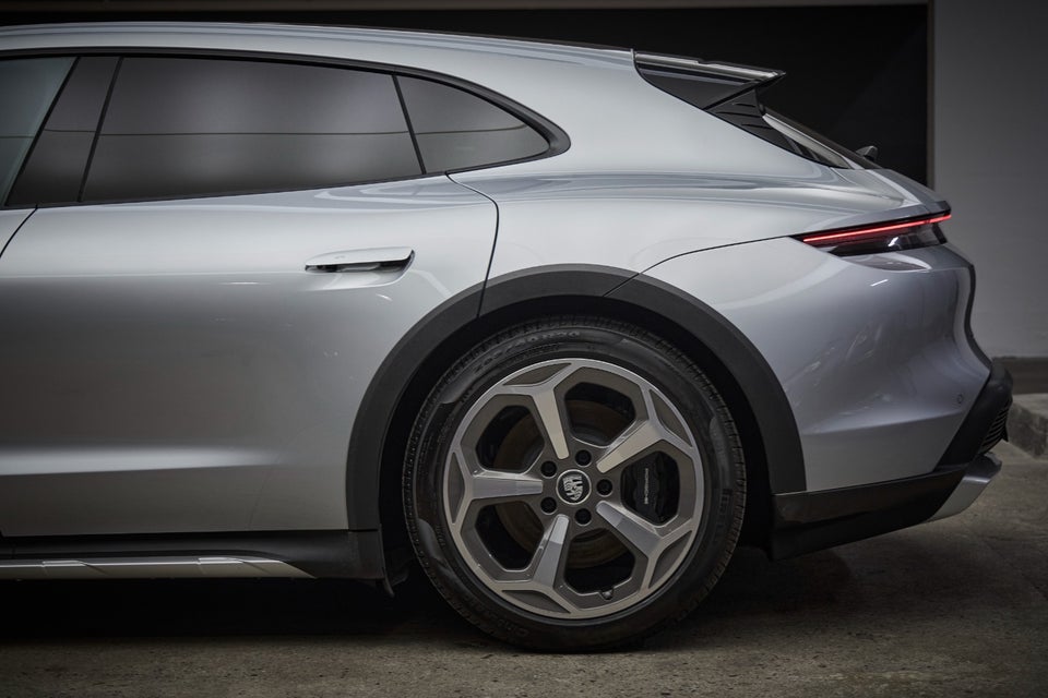Porsche Taycan 4 Performance+ Cross Turismo 5d