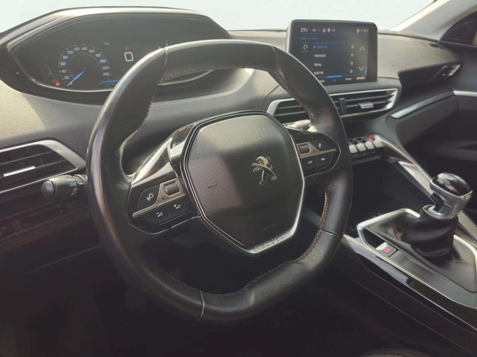 Peugeot 5008 1,2 e-THP 130 Active 7prs 5d