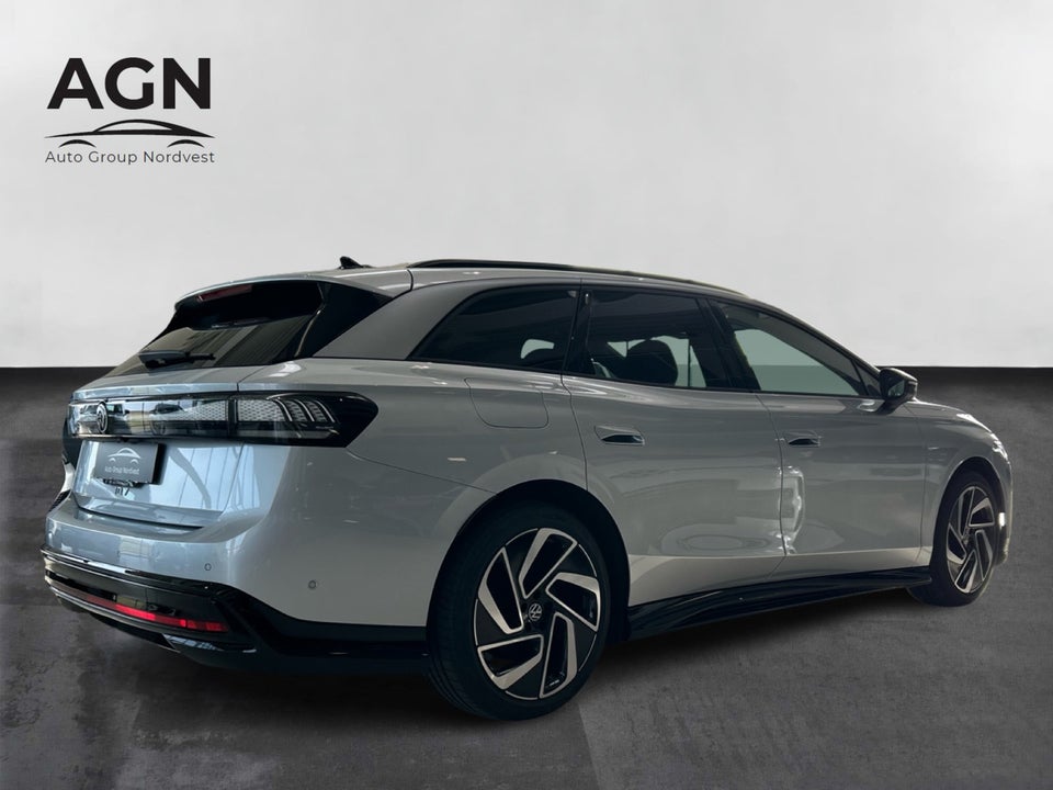 VW ID.7 77 Style+ Tourer 5d