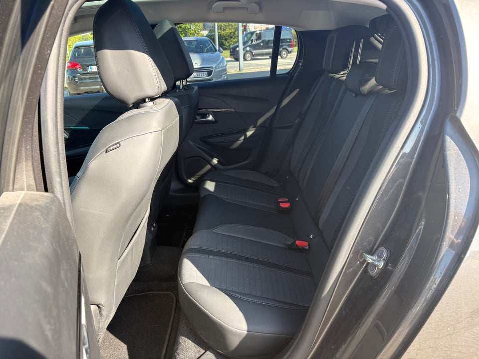 Peugeot 208 1,2 PureTech 100 Allure Sky 5d