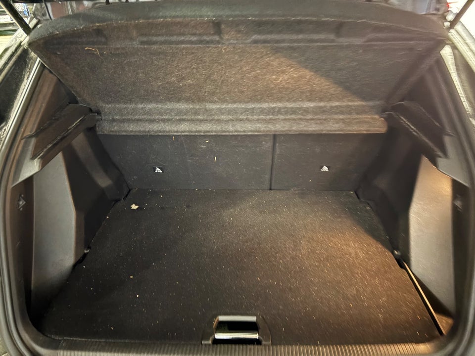 Peugeot e-2008 50 GT 5d