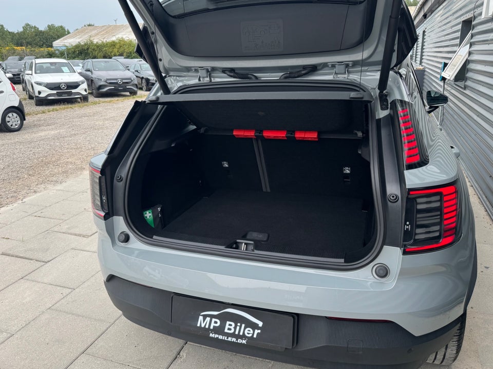 Volvo EX30 Extended Range Plus 5d
