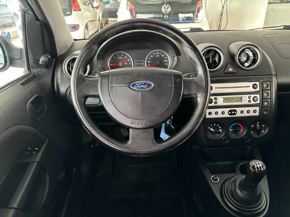 Ford Fiesta 1,3 Ambiente 5d