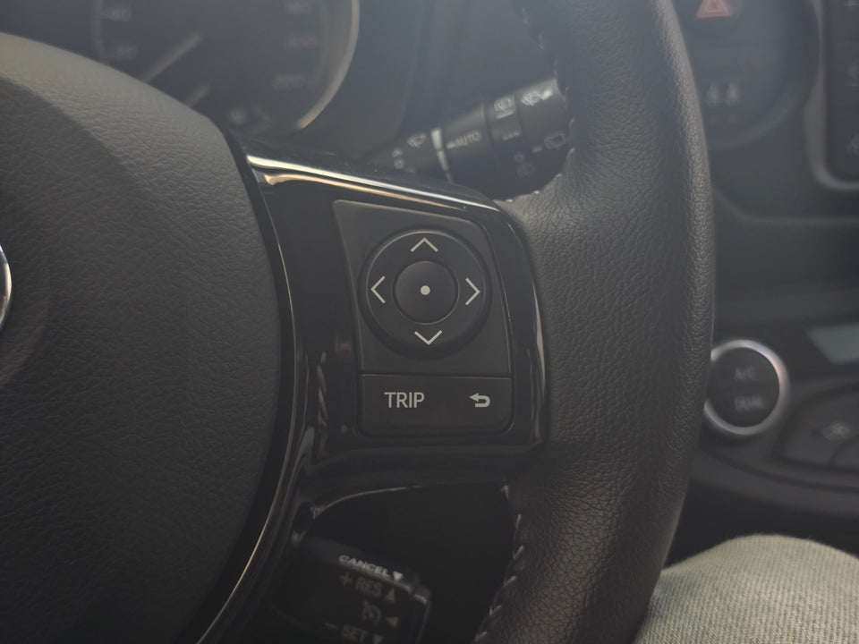 Toyota Yaris 1,5 Hybrid H3 Limited Smart e-CVT 5d