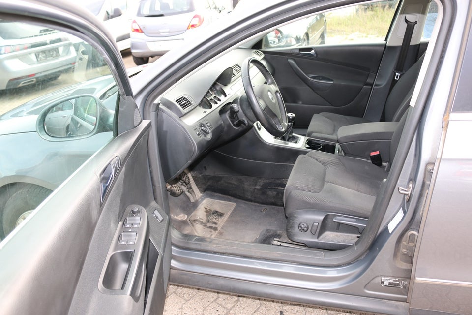 VW Passat 2,0 FSi Trendline 4d