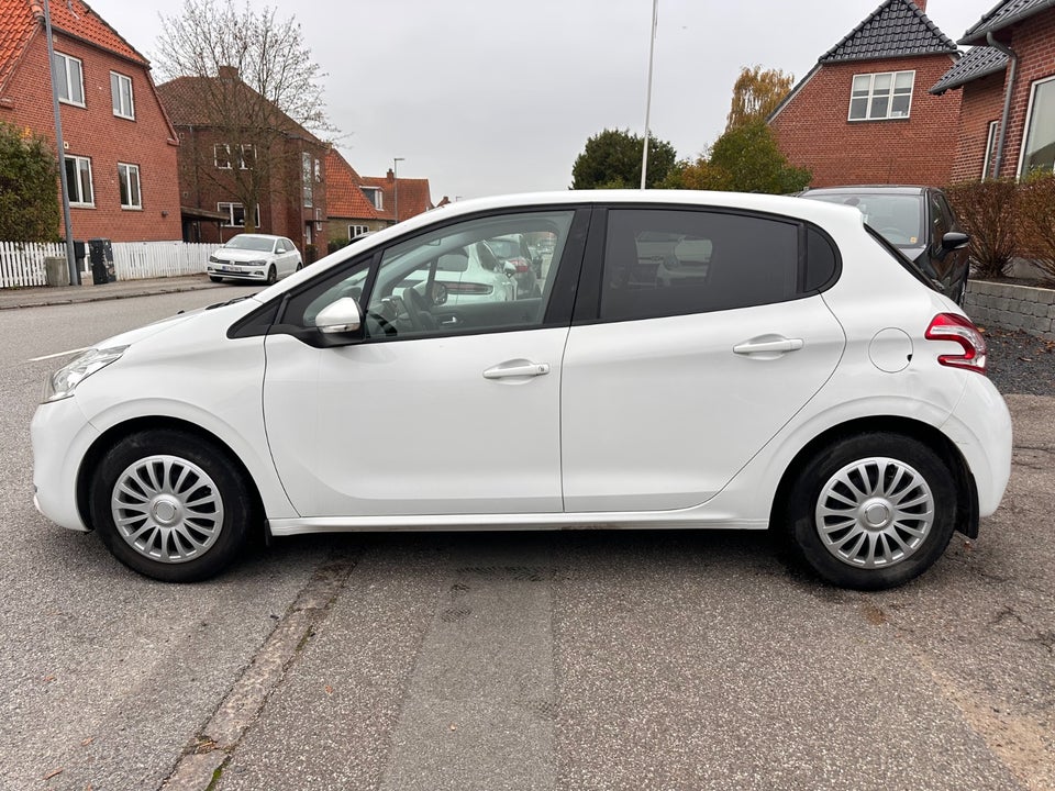 Peugeot 208 1,2 VTi Active 5d