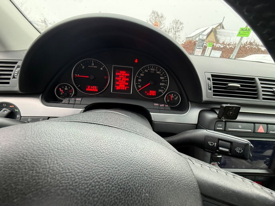 Audi A4 2,0 TDi 140 S-line Multitr. 4d