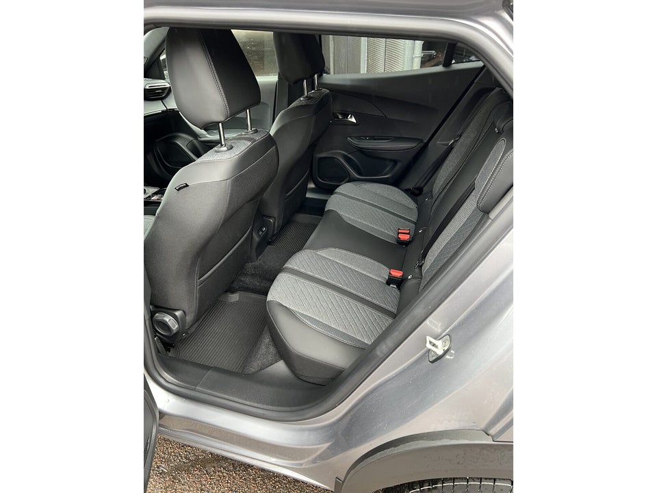 Peugeot 2008 1,2 PureTech 100 Black Selection 5d