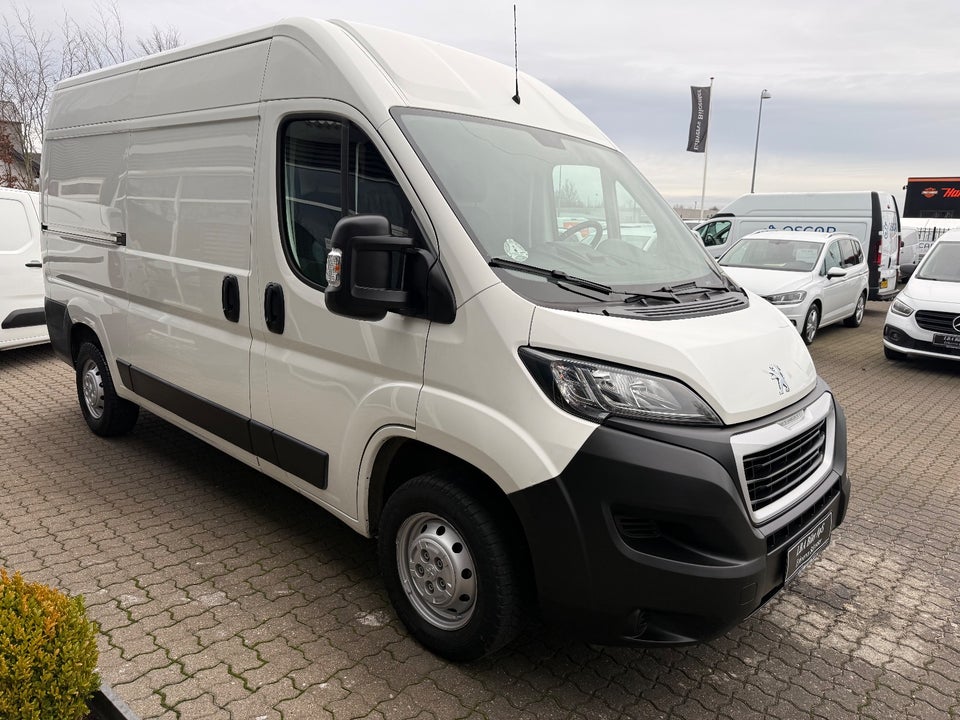 Peugeot Boxer 333 2,2 BlueHDi 140 L2H2 Premium