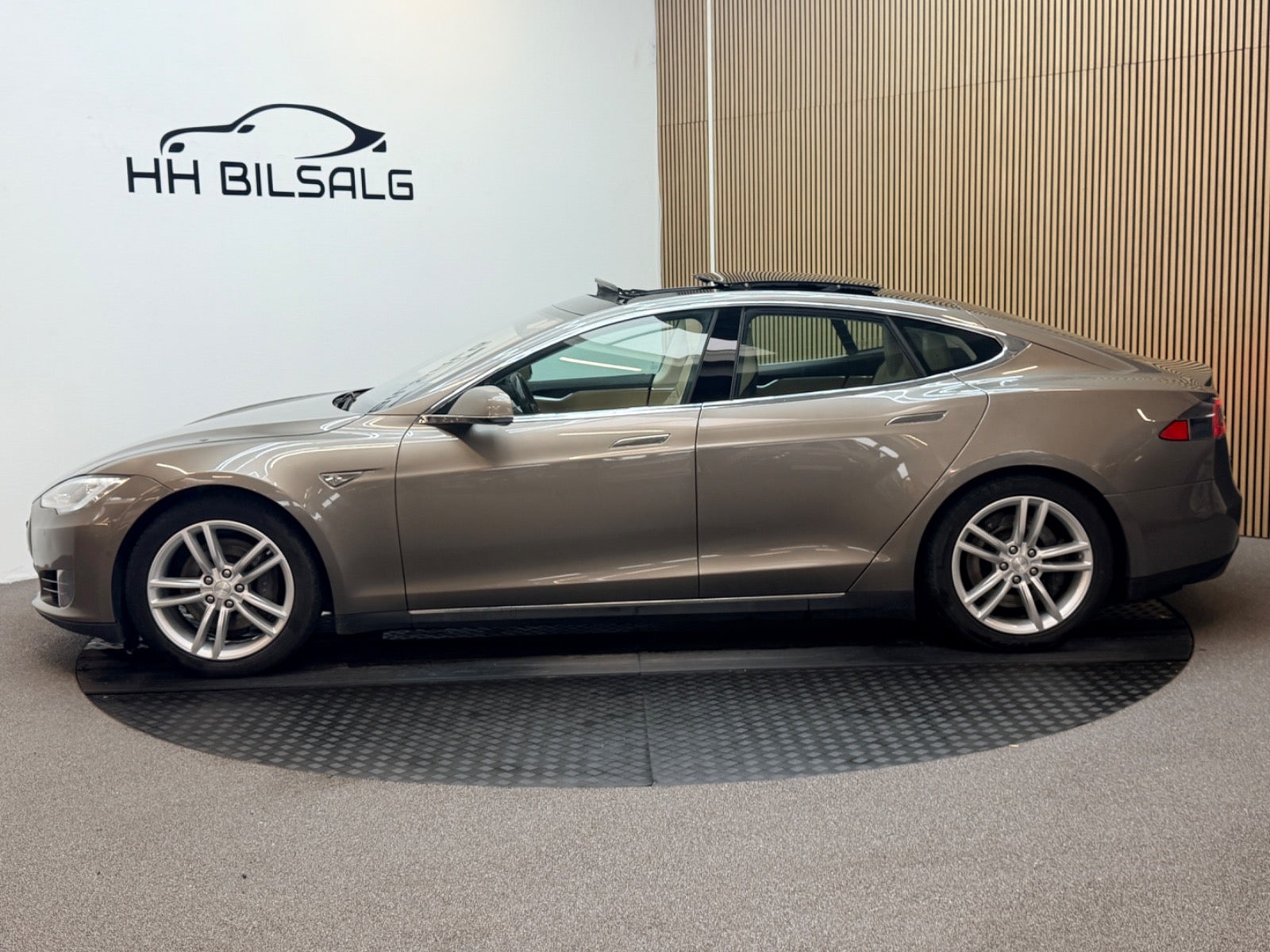 Tesla Model S 70D 334ch - Supercharge gratuite SC01 - Toit ouvrant - Jantes 19" - Régulateur adaptatif