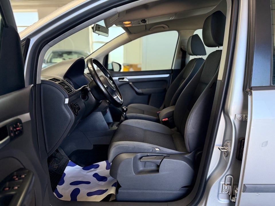 VW Touran 1,6 TDi 105 Trendline 7prs 5d