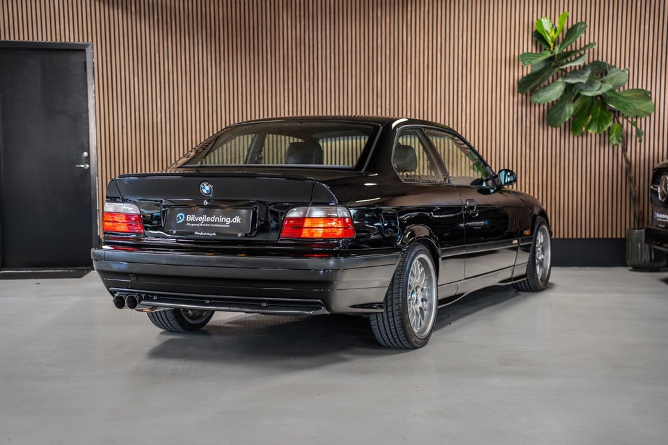 BMW 323i 2,5 Coupé 2d