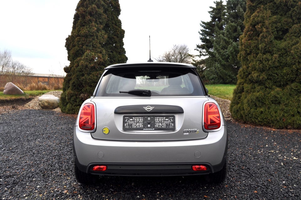 MINI Cooper SE Essential 3d