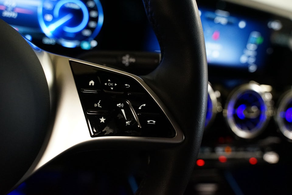 Mercedes EQA300 Progressive 4Matic 5d