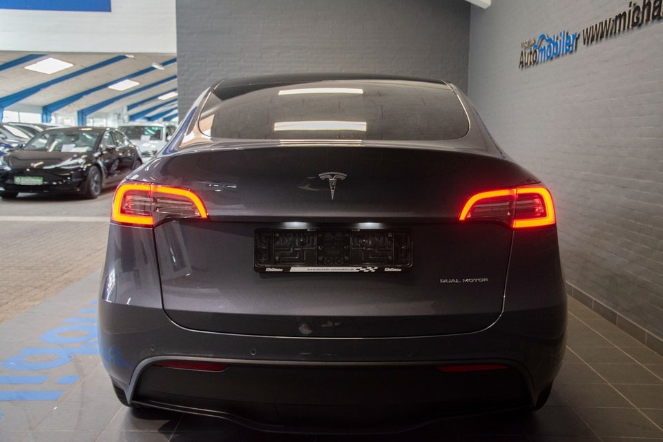 Tesla Model Y Long Range AWD 5d