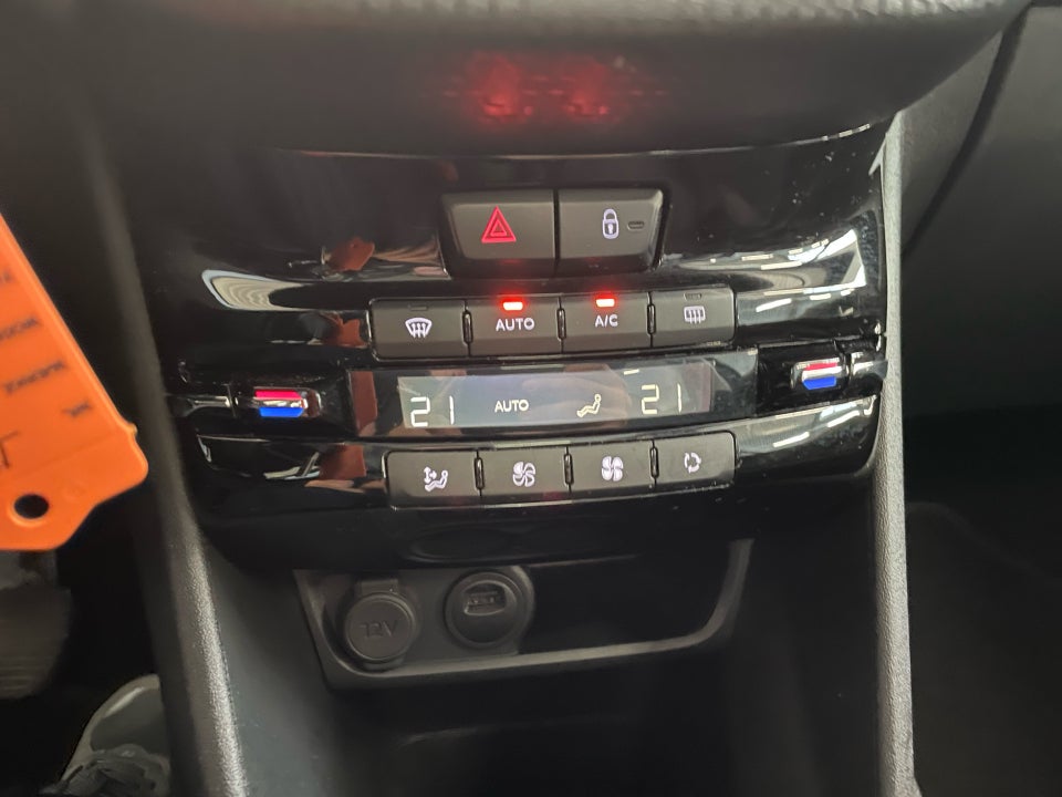 Peugeot 208 1,5 BlueHDi 100 Allure Sky 5d