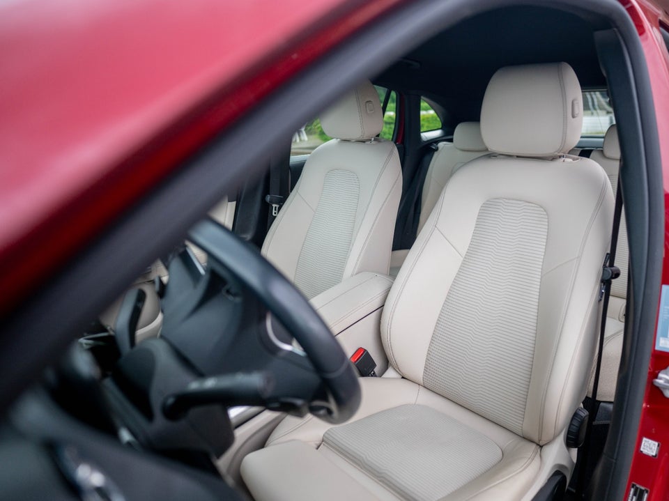 Mercedes EQA300 Progressive 4Matic 5d