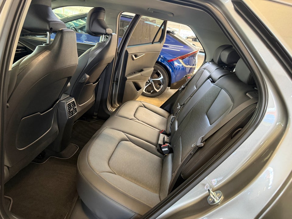 Kia Niro 64 EV Upgrade 5d