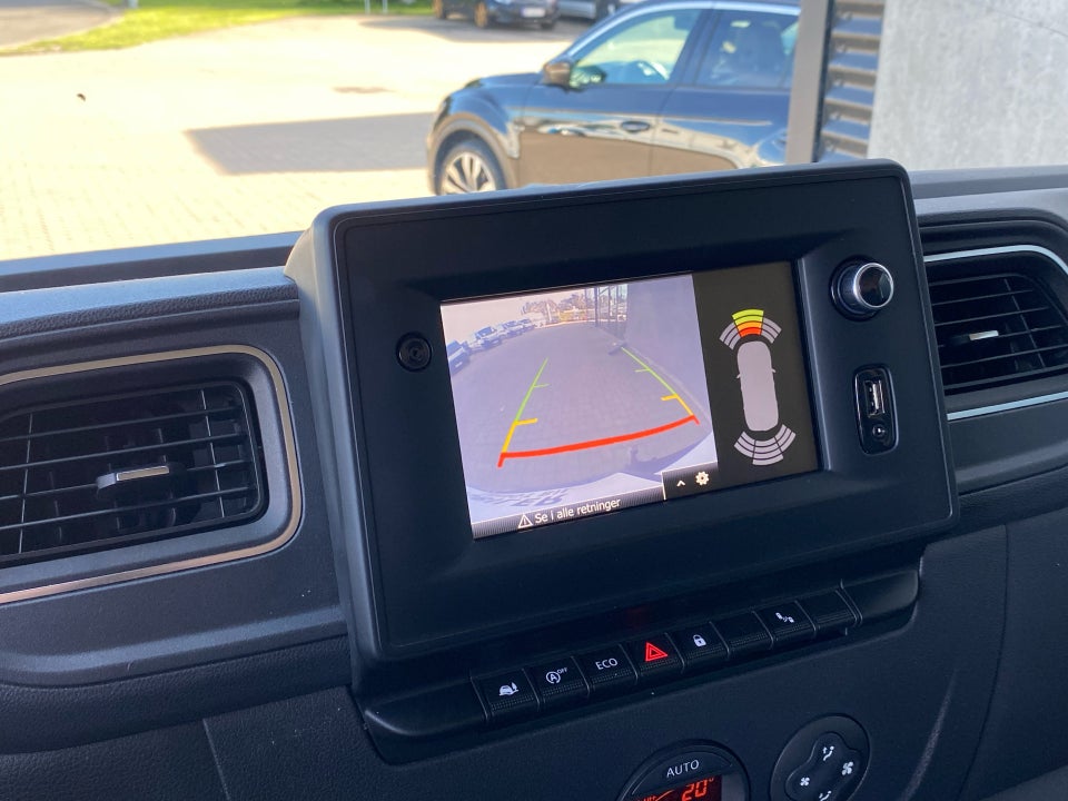 Renault Master III T33 2,3 dCi 145 L2H2 Kassevogn