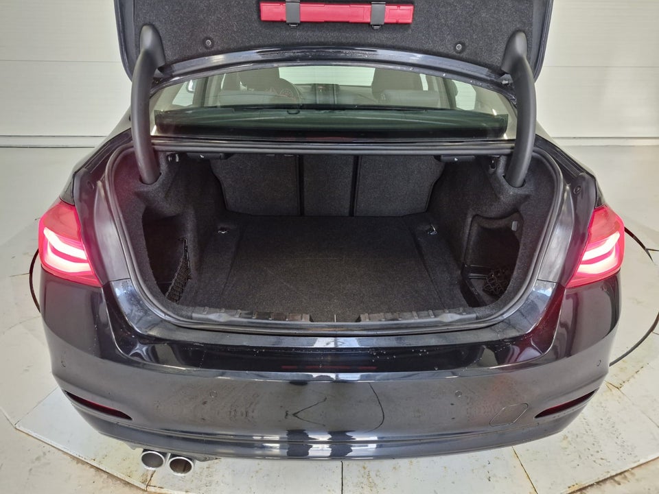 BMW 320i 2,0 Advantage aut. 4d