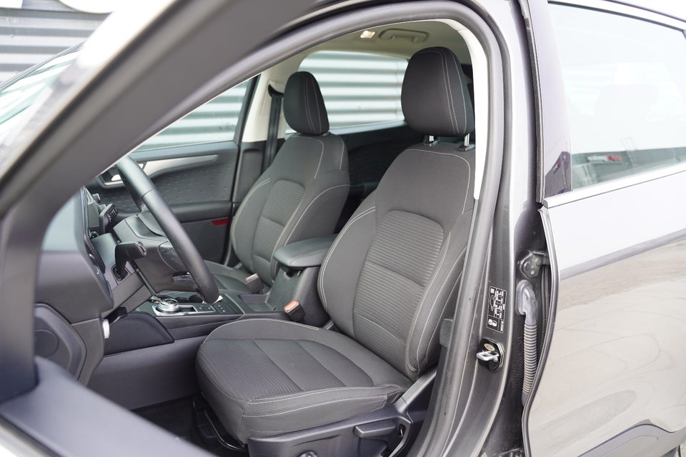 Ford Kuga 2,5 PHEV Titanium CVT 5d