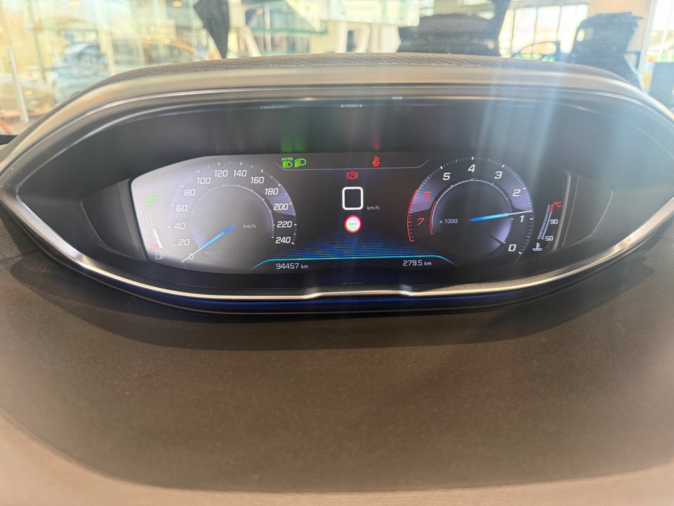 Peugeot 5008 1,2 e-THP 130 Allure 7prs 5d