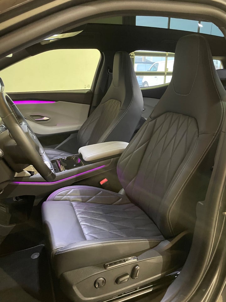 Ford Explorer 82 Premium Extended Range 5d