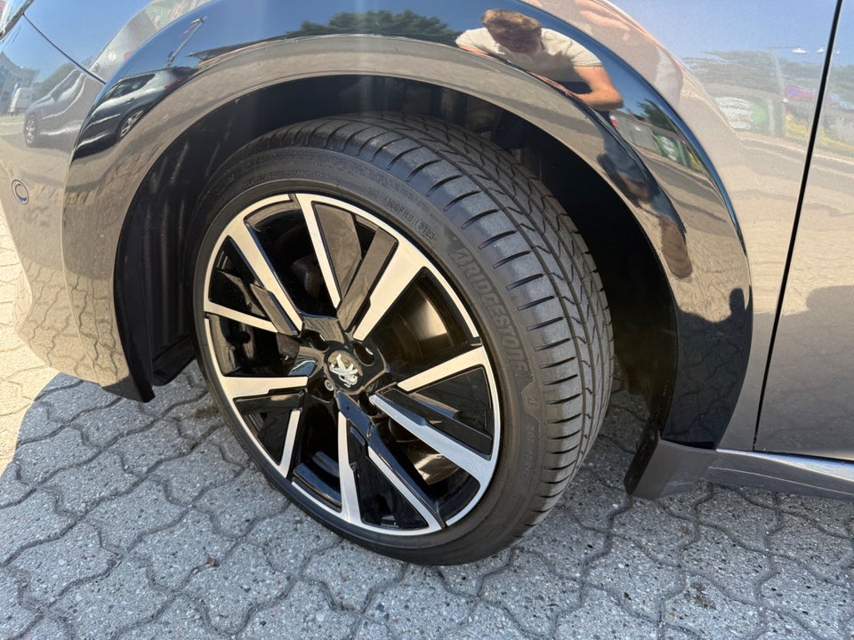 Peugeot 208 1,2 PureTech 100 GT Line EAT8 5d