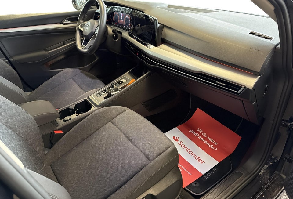 VW Golf VIII 2,0 TDi 115 Life DSG 5d