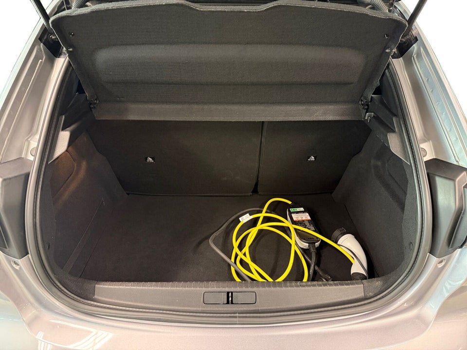 Peugeot e-208 50 GT 5d