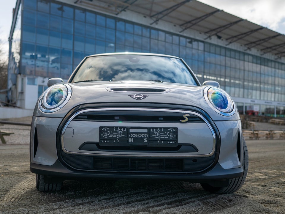 MINI Cooper SE Essential 3d